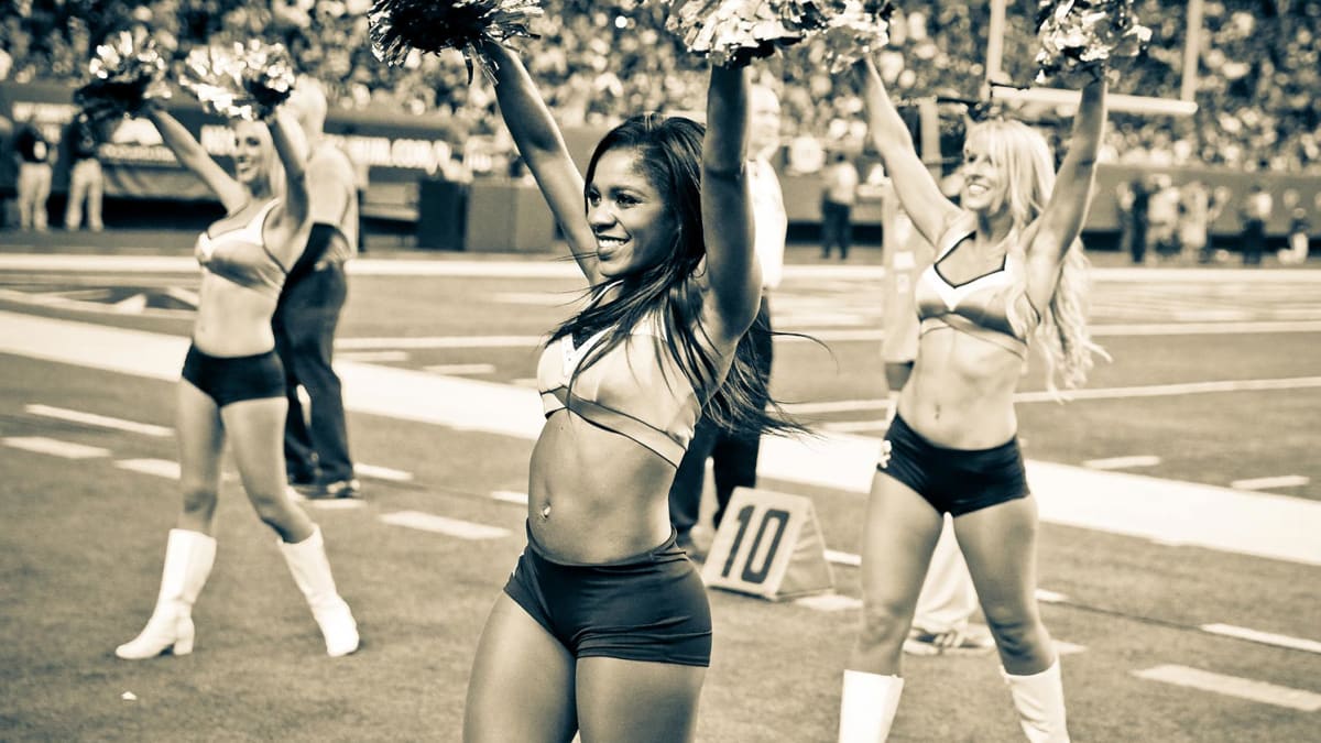 Cheerleader of the Week: Jasmine - Sports Illustrated