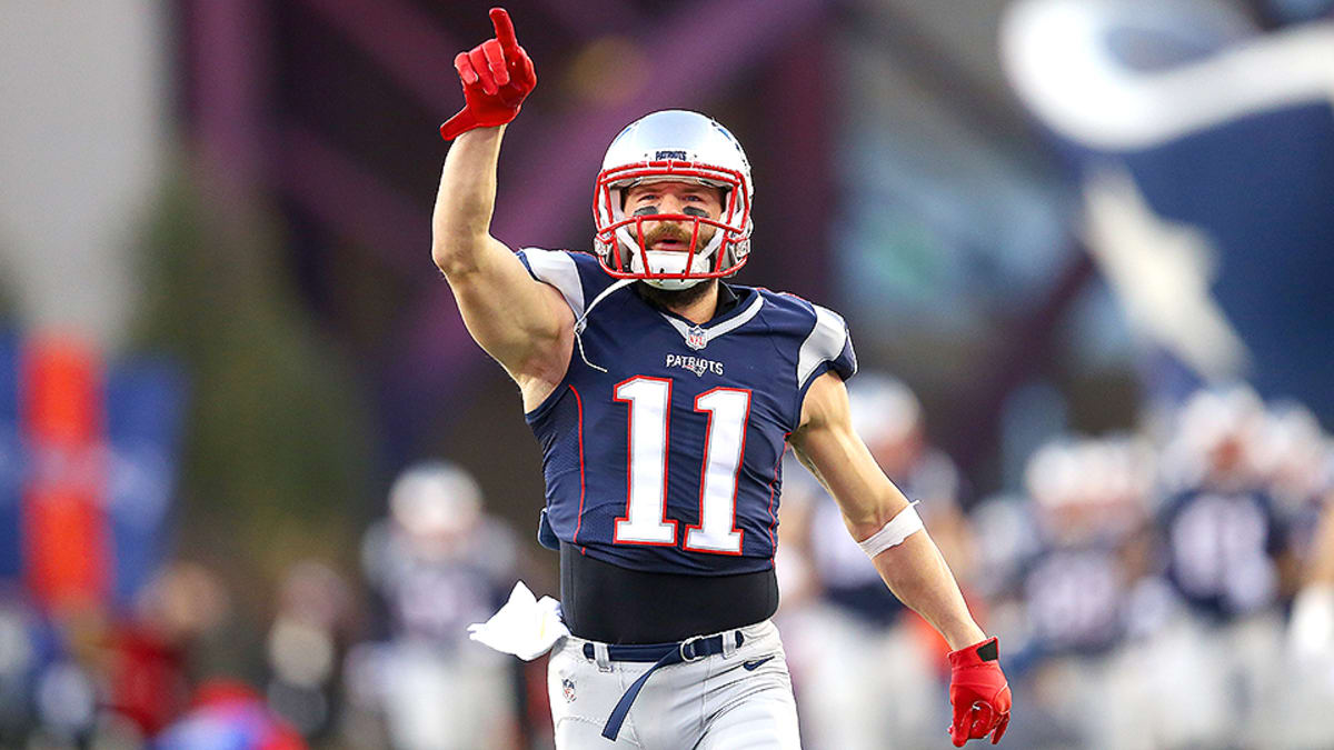 Julian Edelman works to get in sync with Brady, offense