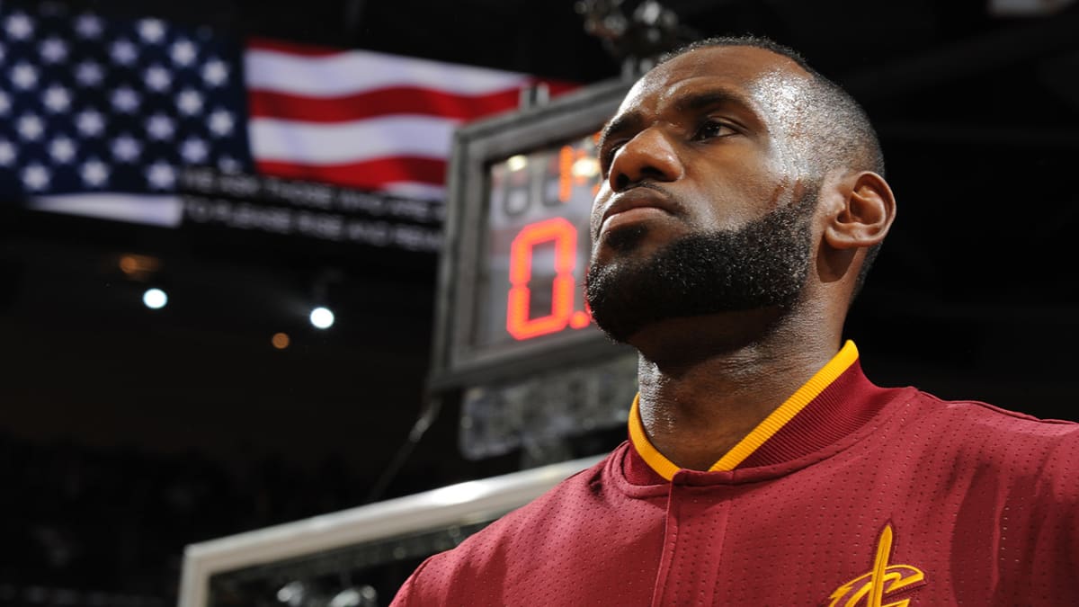 Lebron James and Steph Curry wear Colin Kaepernick jerseys for