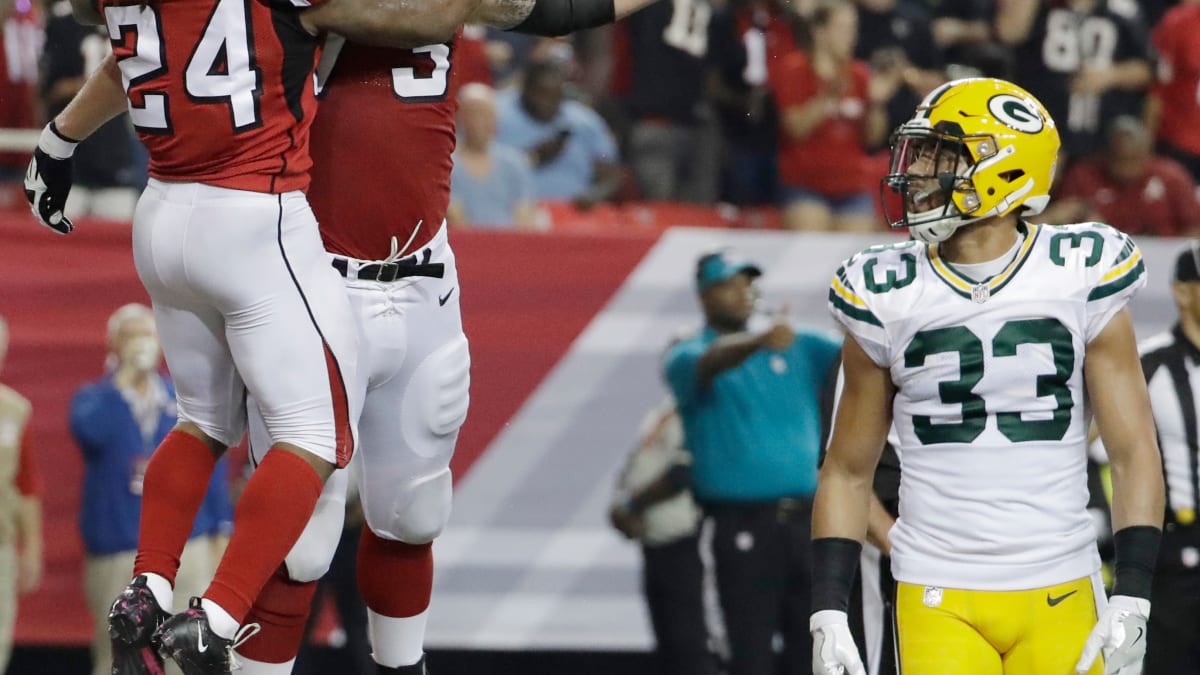 Atlanta Falcons sign RT Schraeder to five-year extension