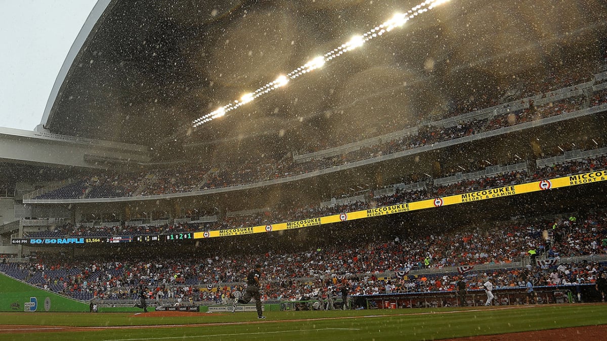 Marlins' Retractable Roof Braces Itself for Storms, 2012-01-09, ENR