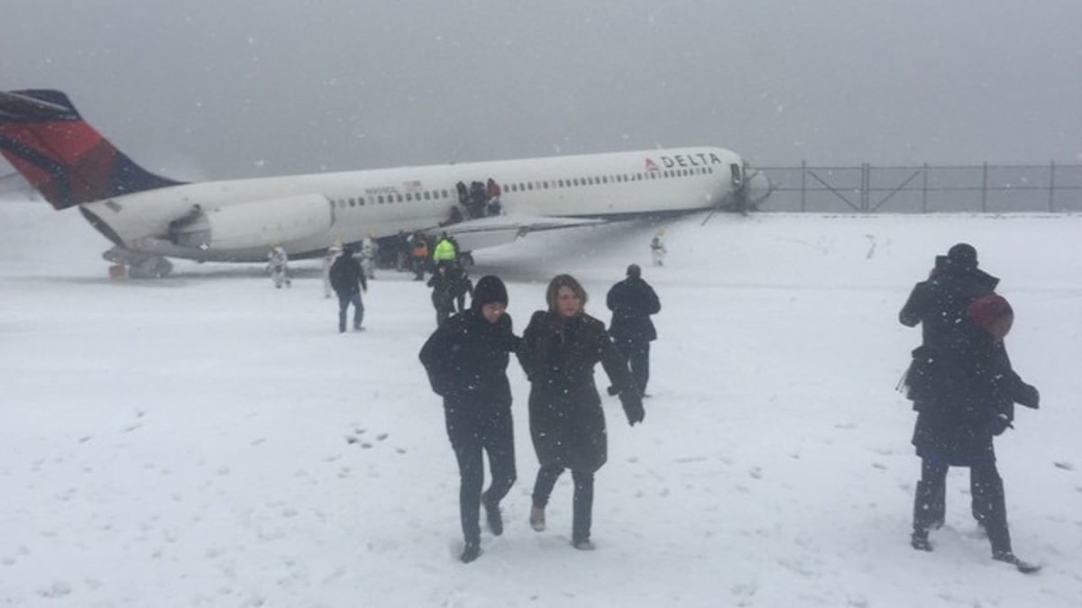 Steelers' plane makes emergency landing in Kansas City – NBC Los Angeles