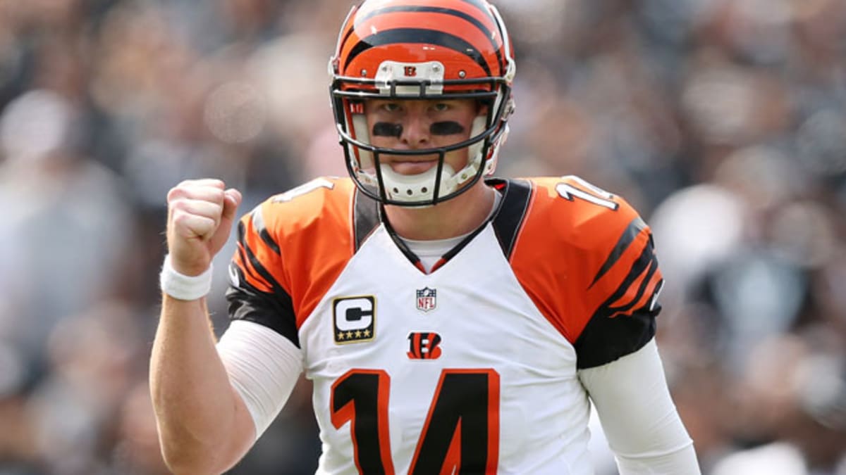 October 29th, 2017: Cincinnati Bengals quarterback Andy Dalton (14) warms  up before the NFL football game between the Indianapolis Colts and the Cincinnati  Bengals at Paul Brown Stadium, Cincinnati, OH. Adam Lacy/CSM