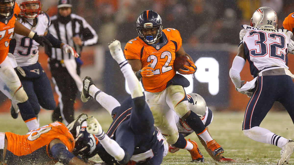 Some Broncos Linemen Appear At Training Camp With Unusual Extra Padding On  Outside Of Helmets - CBS Colorado