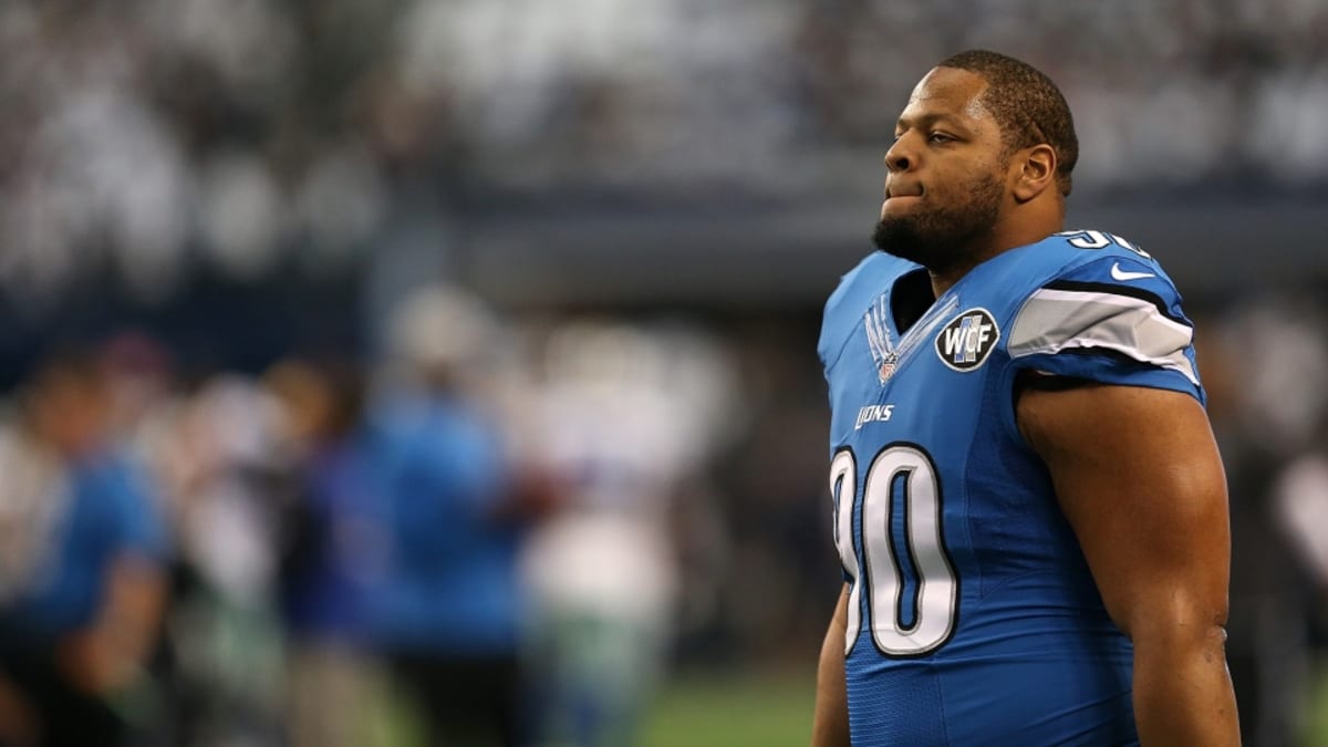 Bucs keeping defense together, re-sign Suh for $8 million