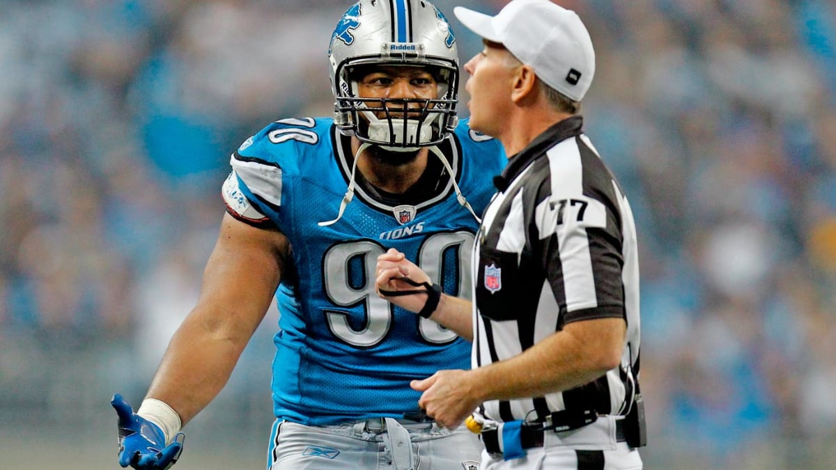 Ndamukong Suh makes embarrassing fashion faux pas with new Bucs jersey