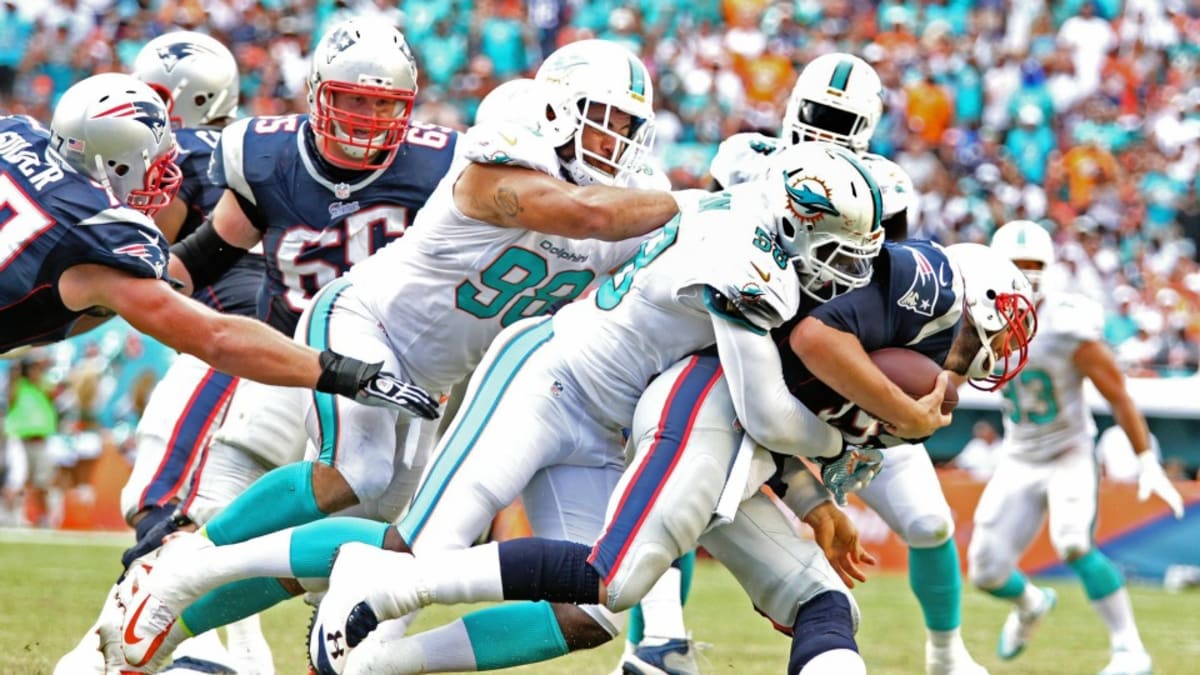 Dolphins linebacker crushes Tom Brady on Twitter - The Boston Globe