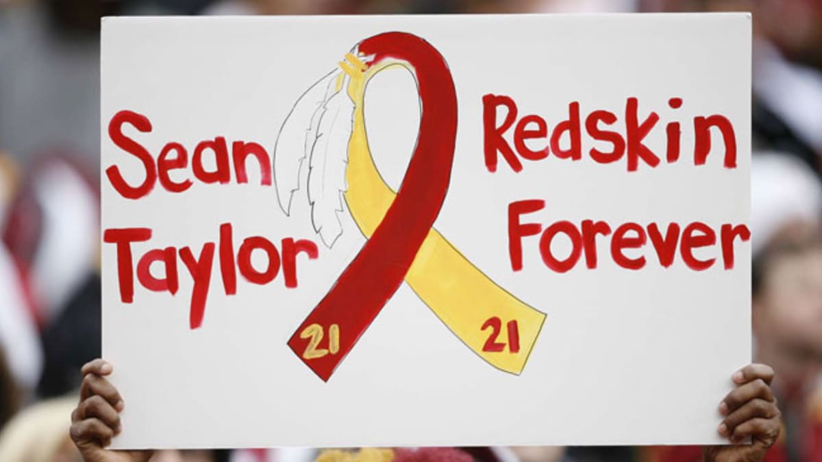 Sean Taylor's friends and family join the Washington Football Team to  retire Taylor's jersey