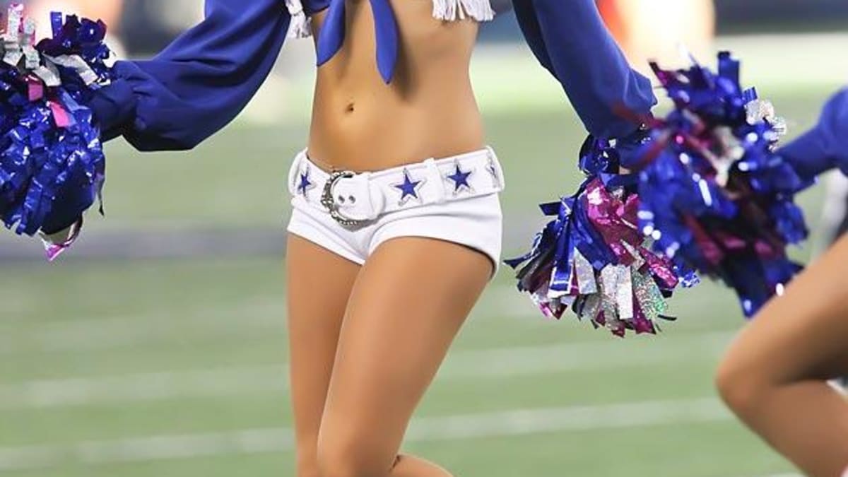 Look: Dallas Cowboys Cheerleader Costume Goes Viral - The Spun: What's  Trending In The Sports World Today