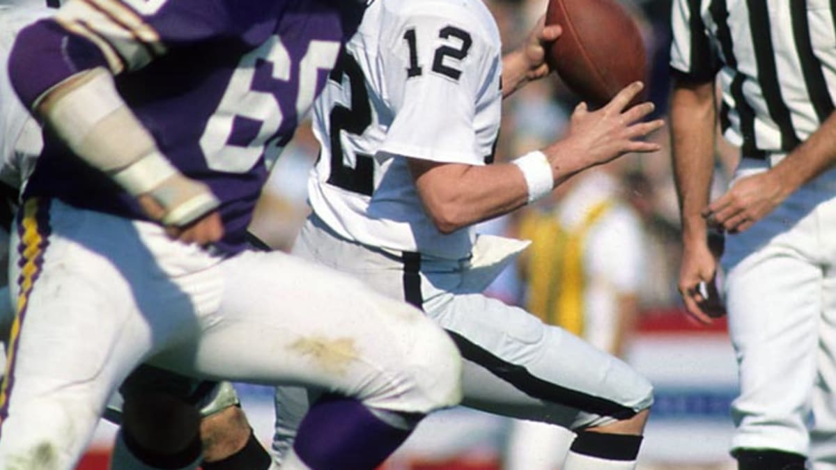 Super Bowl 11 - Raiders vs Vikings Score, Winner, & Stats 