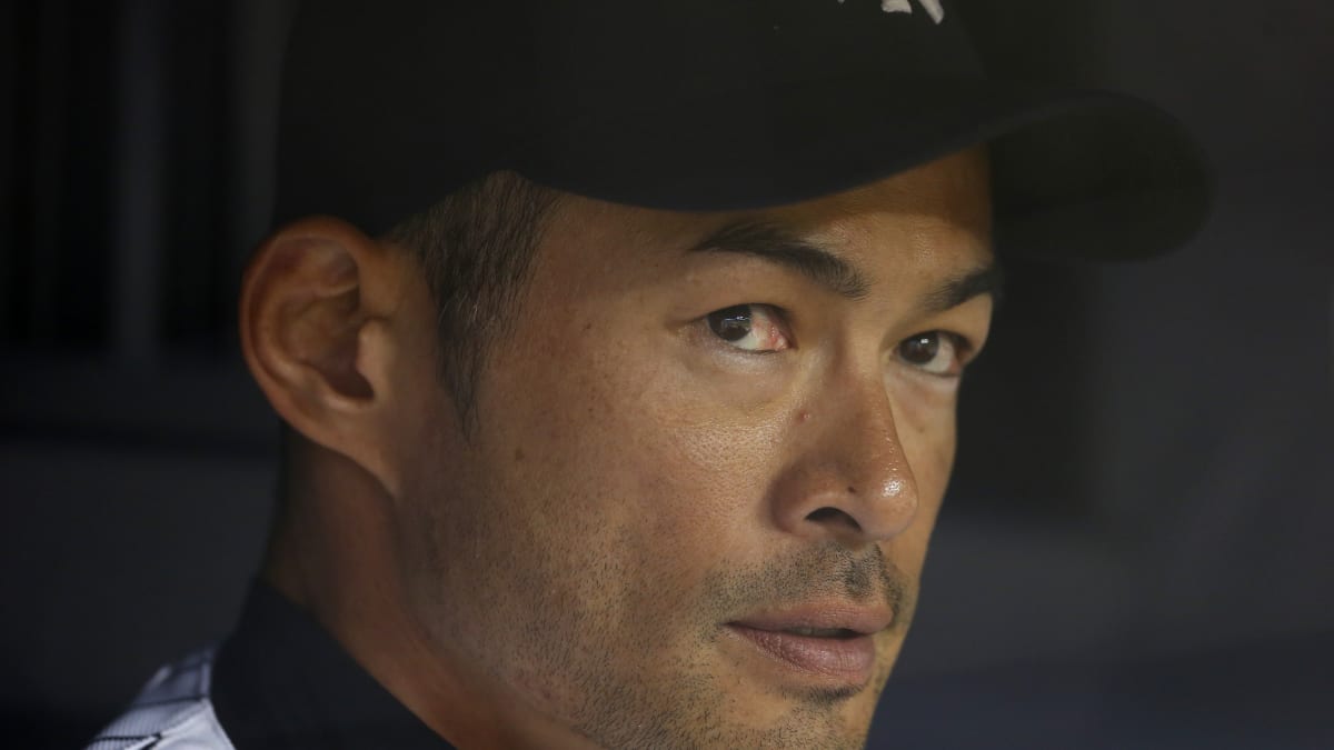 Castillo] Ichiro, in Spanish, asked Edwin Ríos to give him his ring because  he never won one. : r/baseball