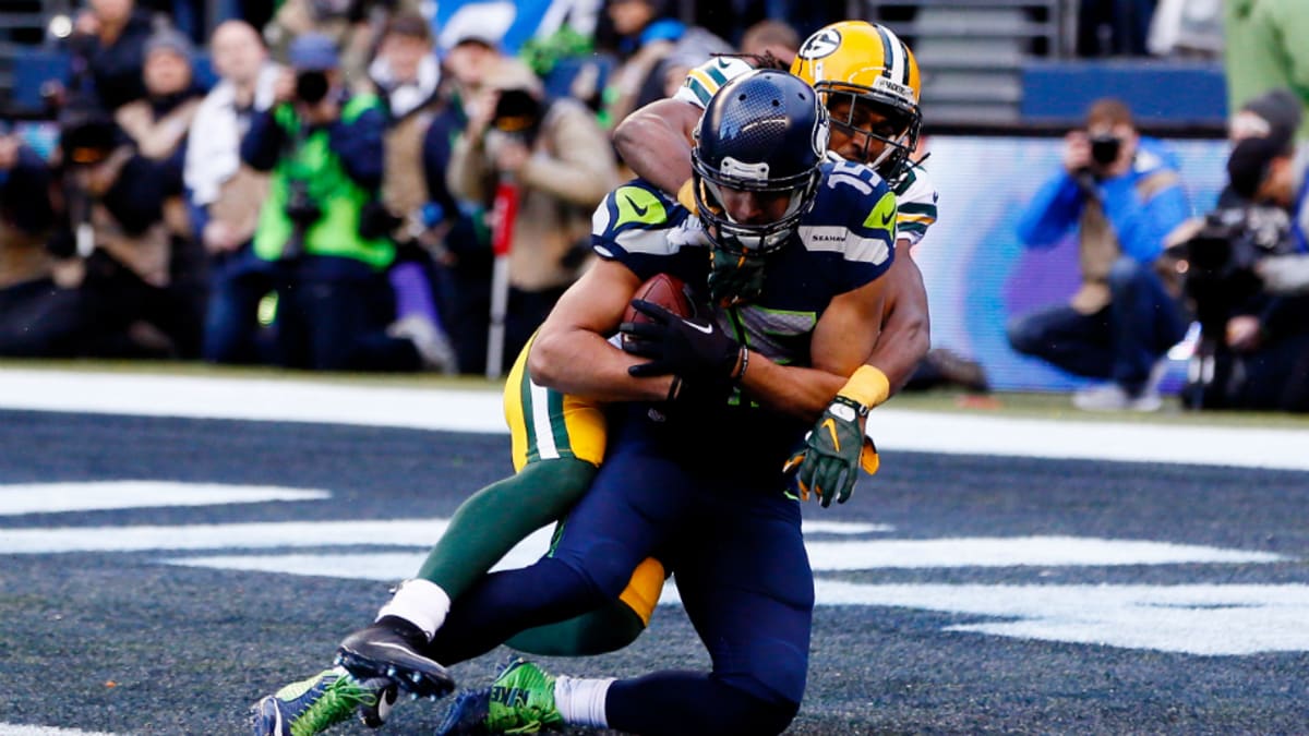 Seattle Seahawks wide receiver Jermaine Kearse (15) catches a 35