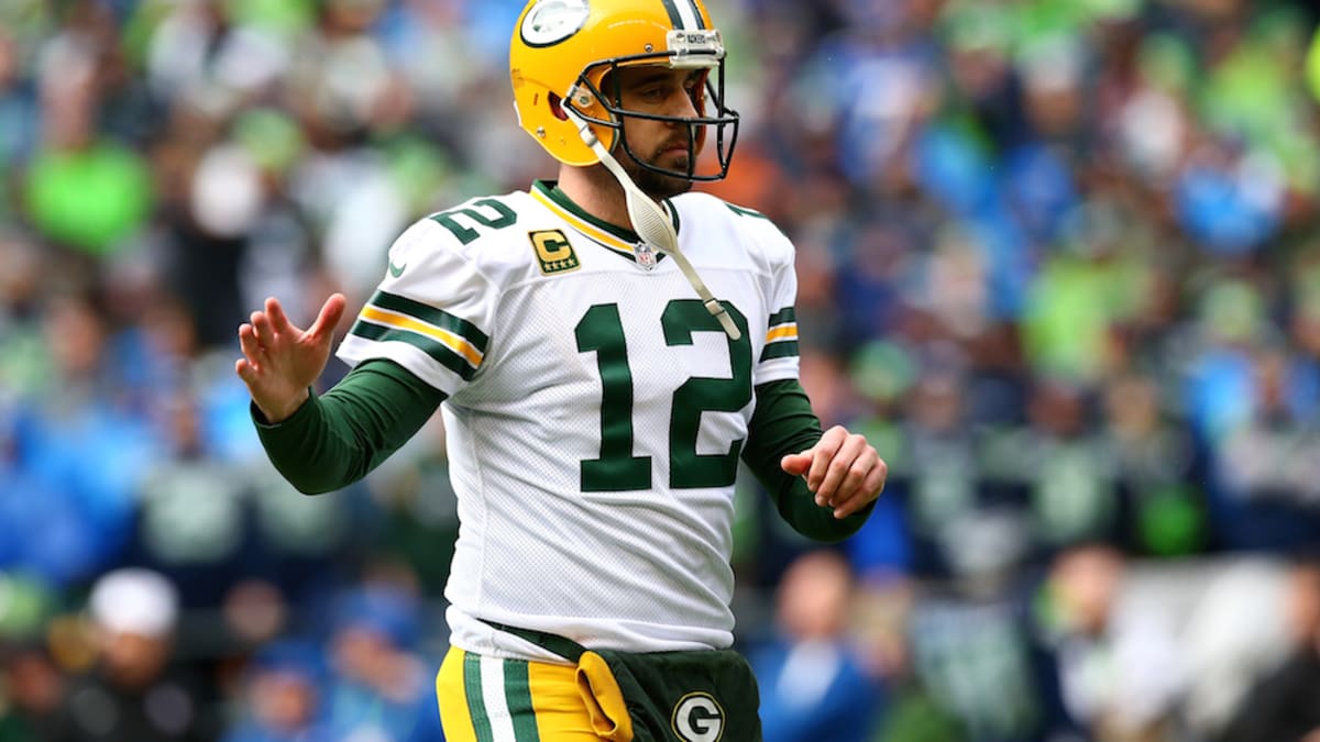 Aaron Rodgers bests J.J.Watt for 2014 NFL MVP Award 