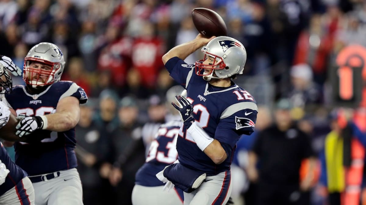 Tom Brady passes Dan Marino for career passing yards vs. Dolphins