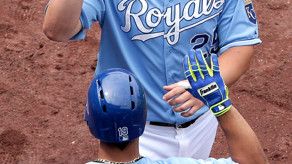 Jeremy Guthrie throws 6 scoreless innings; Royals top Reds 7-1