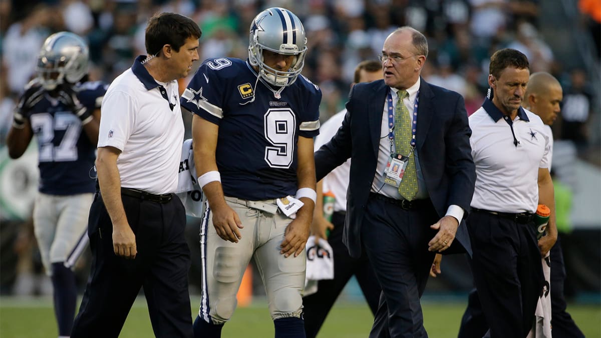 Tony Romo of Dallas Cowboys suffers fractured left clavicle against  Philadelphia Eagles - ESPN