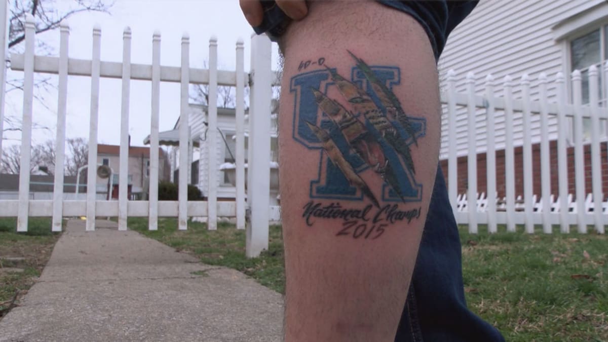 IndySportsDay: Tattooed Kentucky fan gets free tickets to title game