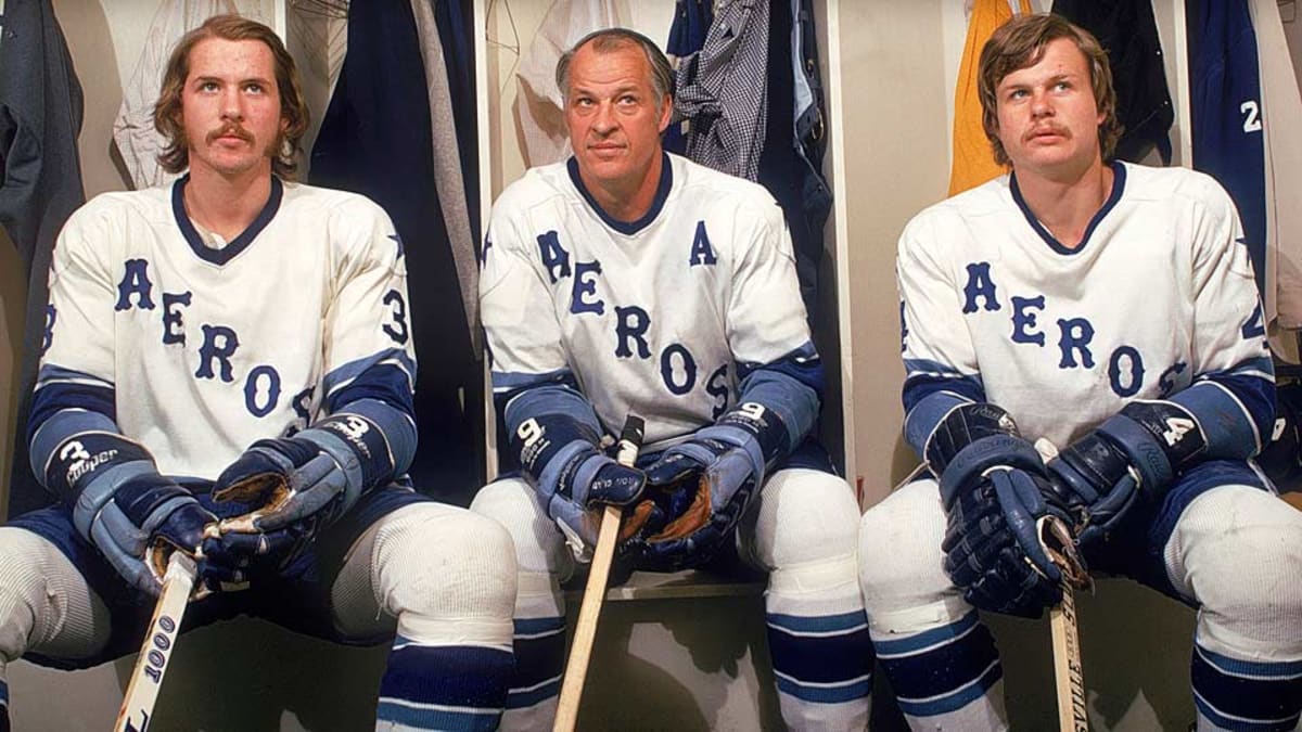 Gordie Howe and the kid who'd break his records (1972) : r