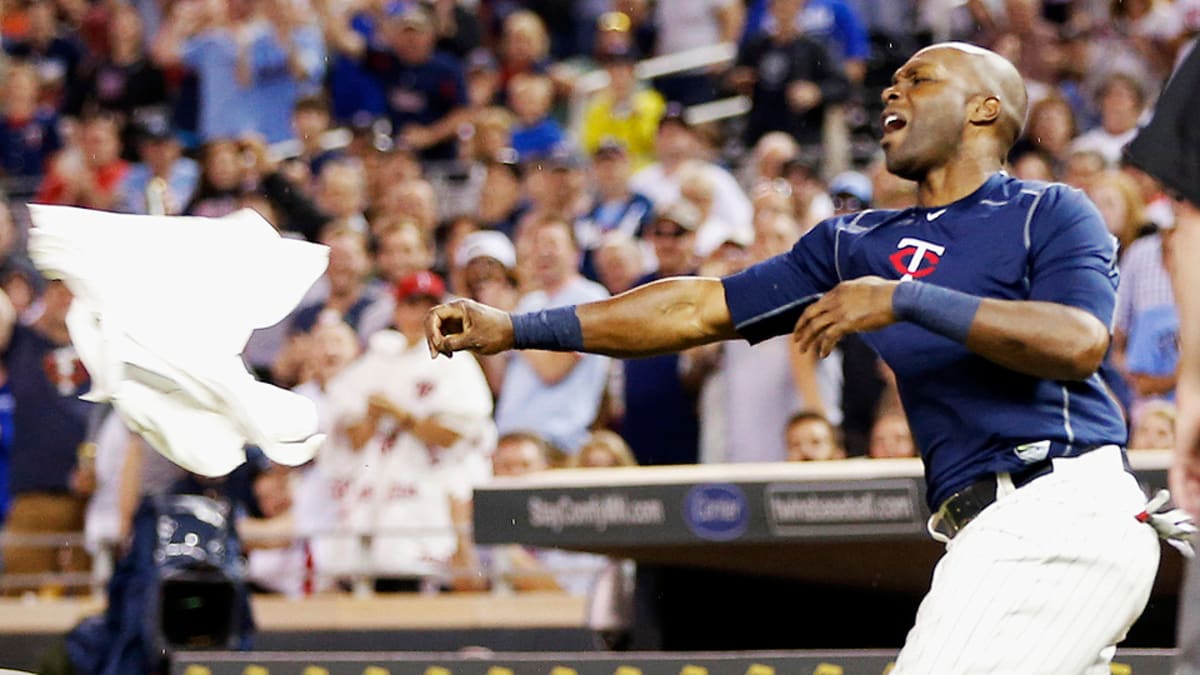 Watch: Torii Hunter gets ejected, goes nuts