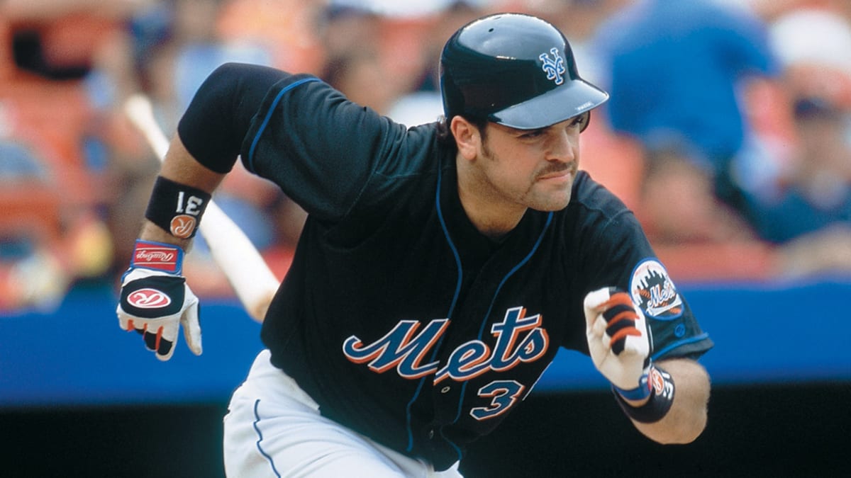 Poll: Should the Dodgers retire Mike Piazza's number?