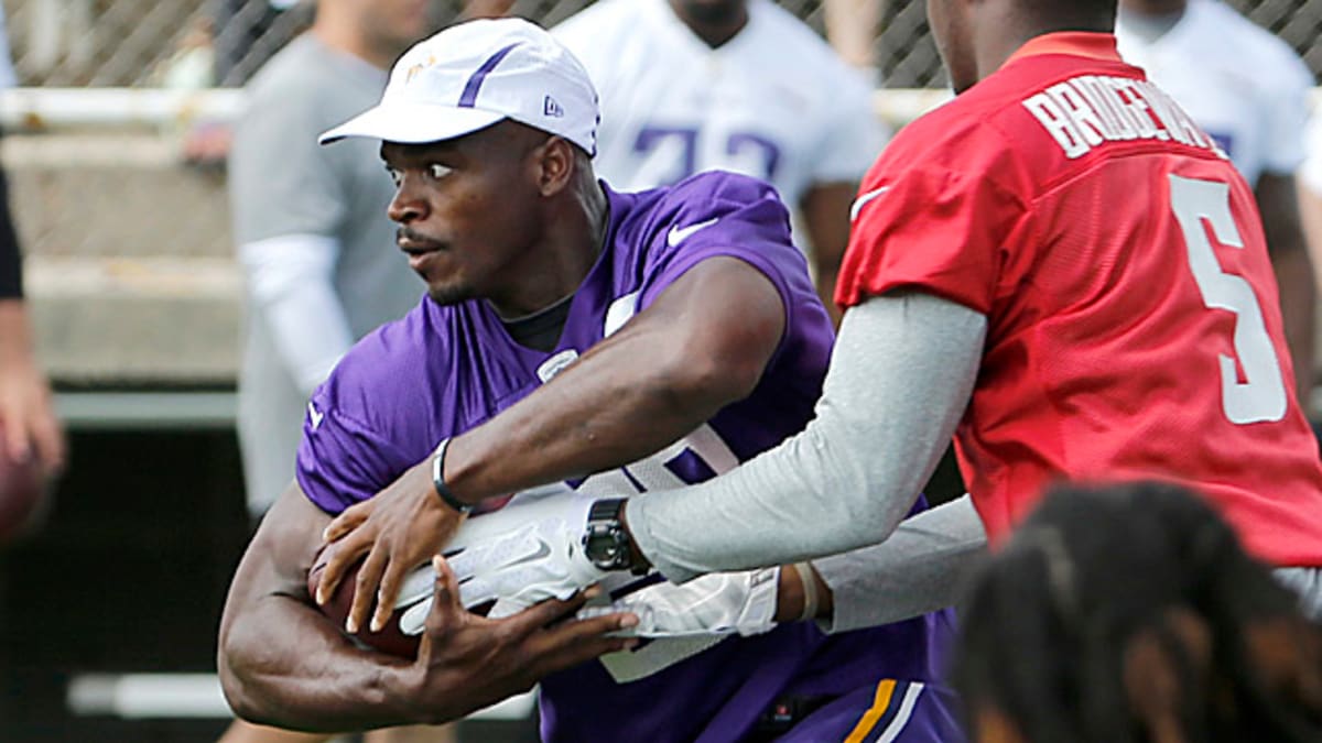 Finally Free: Adrian Peterson hits market, will Cowboys shop there?