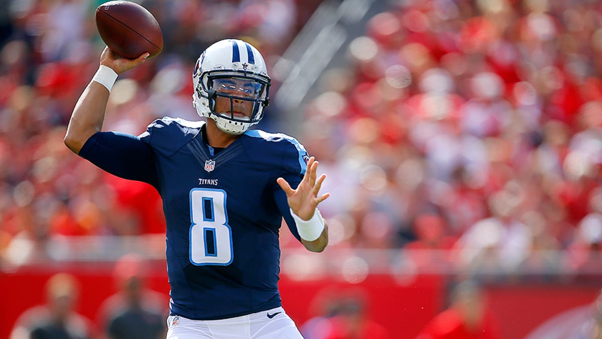 East Rutherford, New Jersey, USA. 13th Dec, 2015. Tennessee Titans  quarterback Marcus Mariota (8) in action prior to the NFL game between the Tennessee  Titans and the New York Jets at MetLife