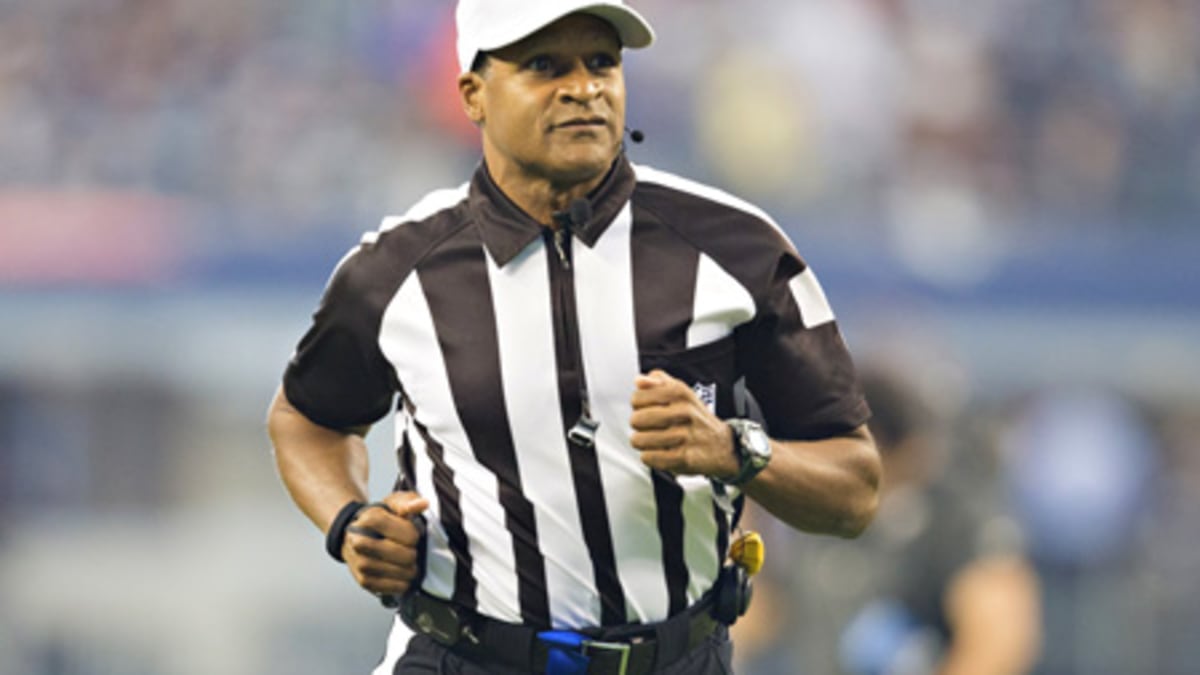 Referee Jerome Boger fails to understand roughing the passer… again