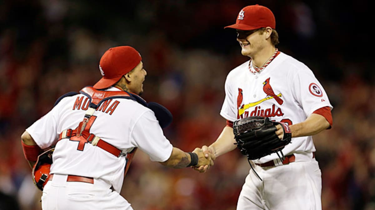 Bengie Molina: Yadier wants to remain a Cardinal, but he's not