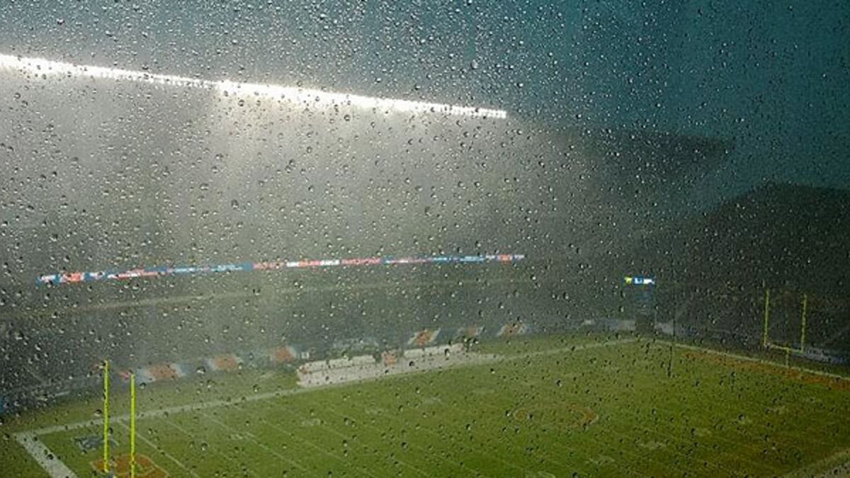 Bears-Ravens game rain-delayed in Chicago