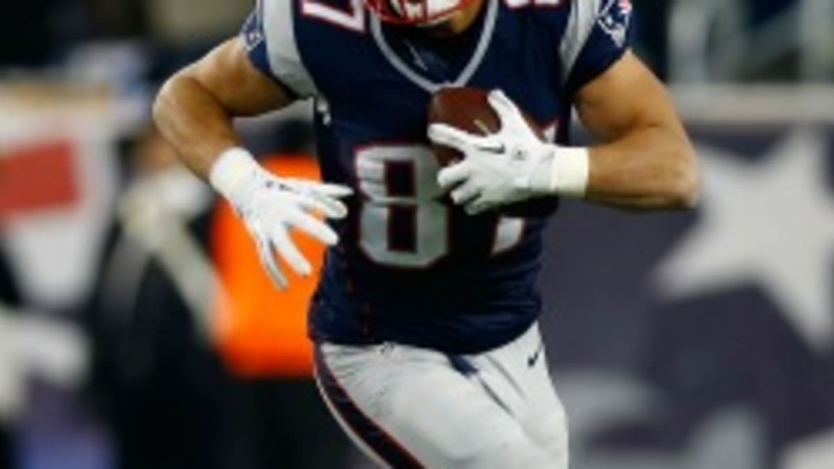 Rob Gronkowski injured in Patriots 59-24 win over Colts