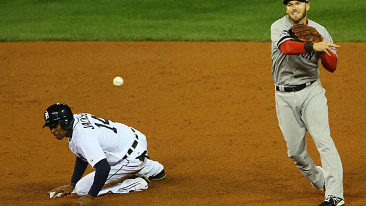 Dustin Pedroia appears to sustain injury in second base collision