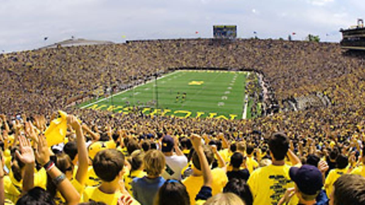 World Cup at Lambeau Field? It's not wide enough for soccer