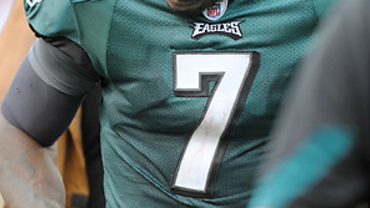 Vick's hand bruised, not broken; status unclear - Sports Illustrated