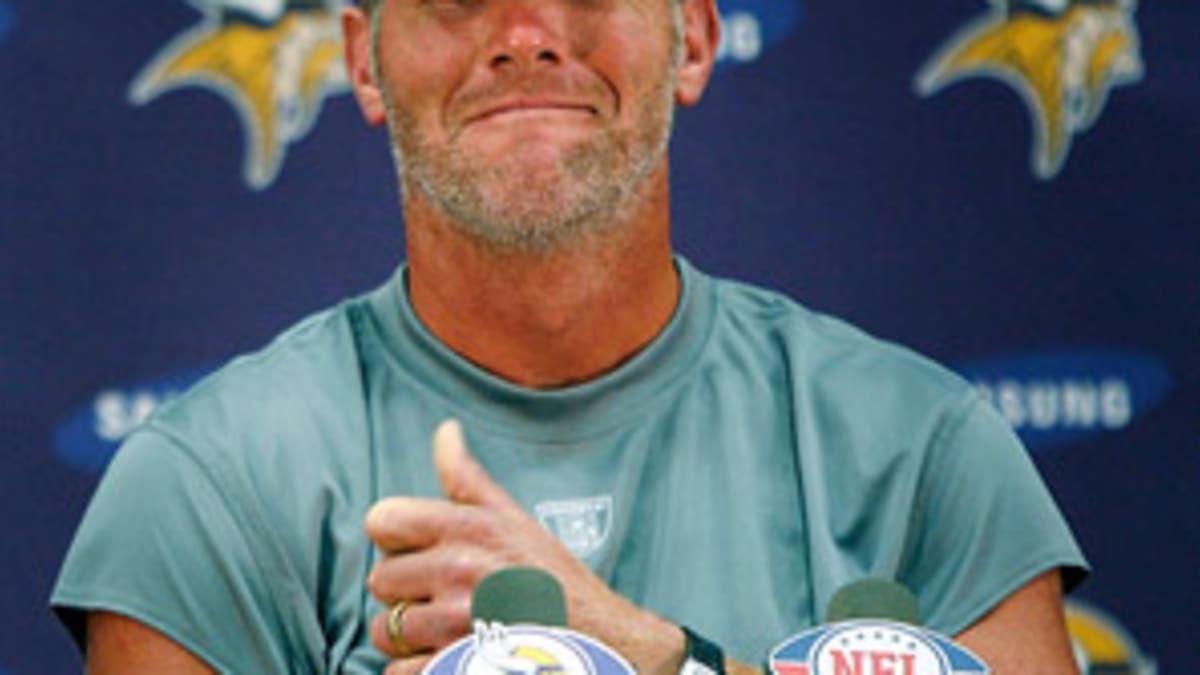 NFL World Reacts To More Troubling Brett Favre News - The Spun