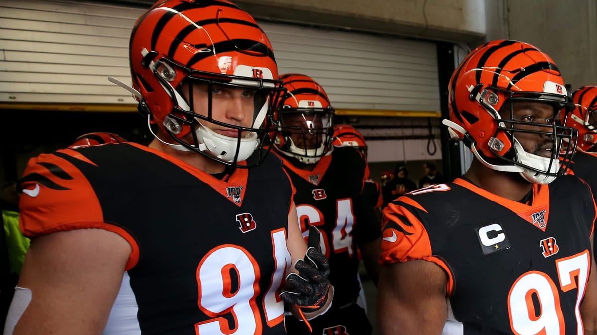 Cincinnati Bengals defensive tackle Geno Atkins (97) against the San  Francisco 49ers during an NFL football game in Santa Clara, Calif., Sunday,  Dec. 20, 2015. (AP Photo/Eric Risberg Stock Photo - Alamy