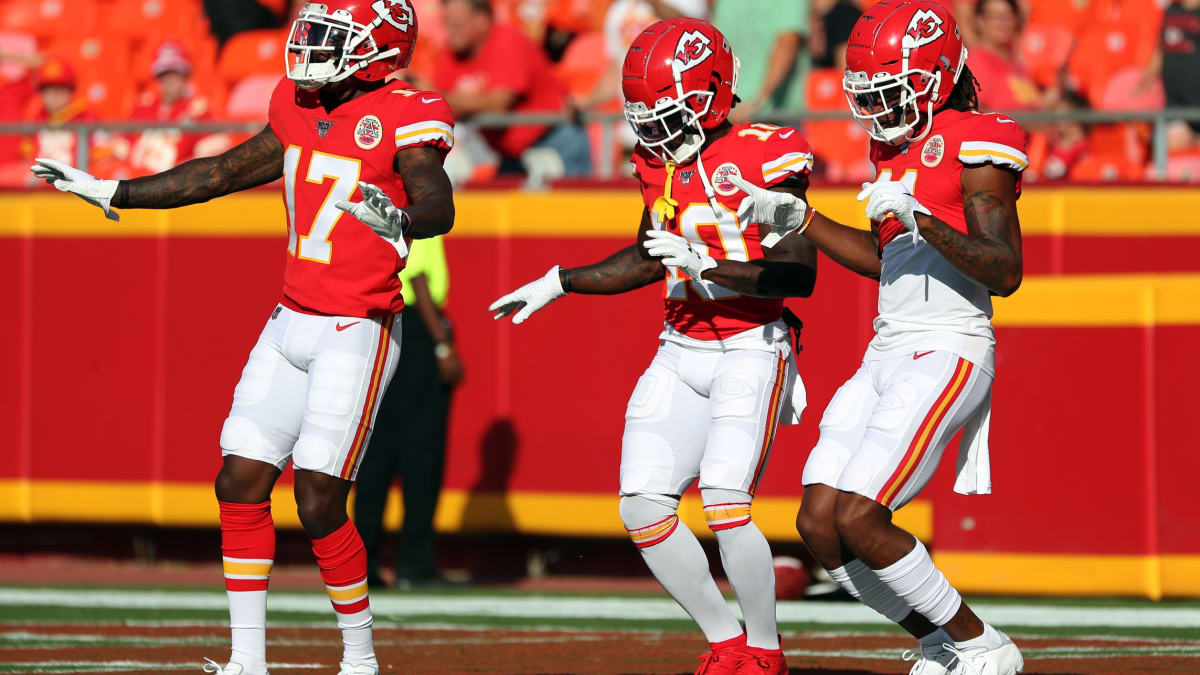 Former Chiefs WRs Tyreek Hill, Byron Pringle compare exits