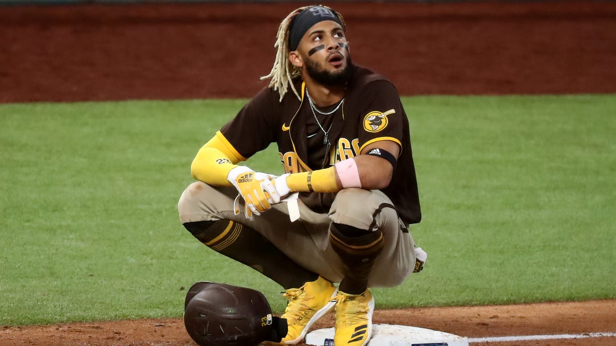 Padres star rookie Fernando Tatis Jr. evades pickle with incredible,  acrobatic slide