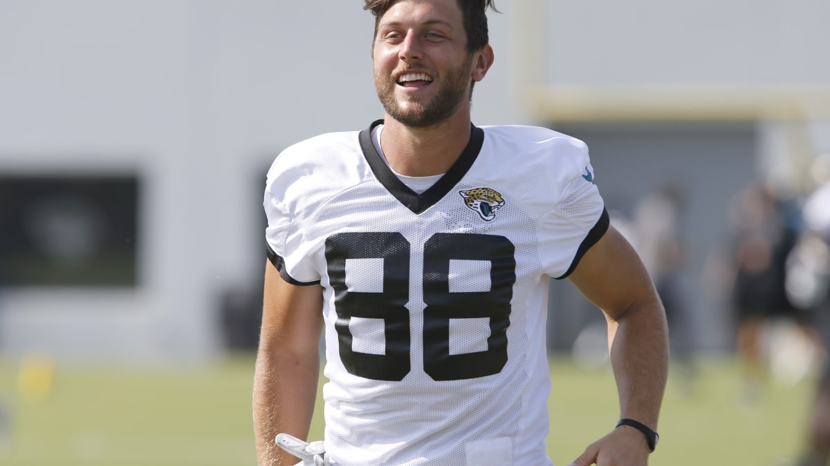 Jacksonville Jaguars Tyler Eifert to honor fallen officer on helmet -  Sports Illustrated Cincinnati Bengals News, Analysis and More