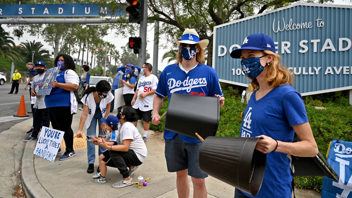 Astros fans somehow in shock that they were booed at Dodgers Stadium