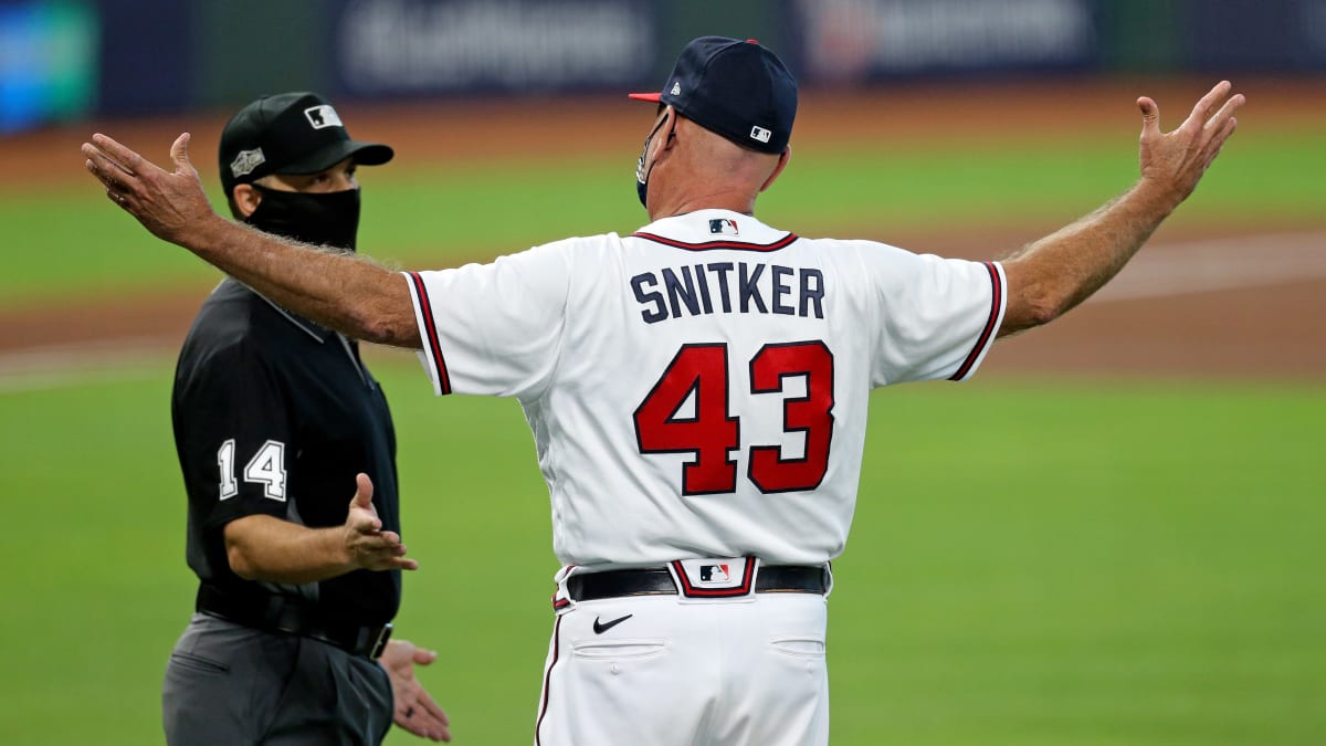 Braves' Brian Snitker ejected over challenge call vs. Royals