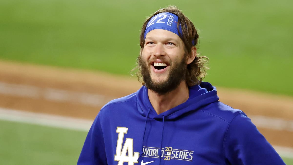 Clayton Kershaw's curveball makes announcer moan in delight