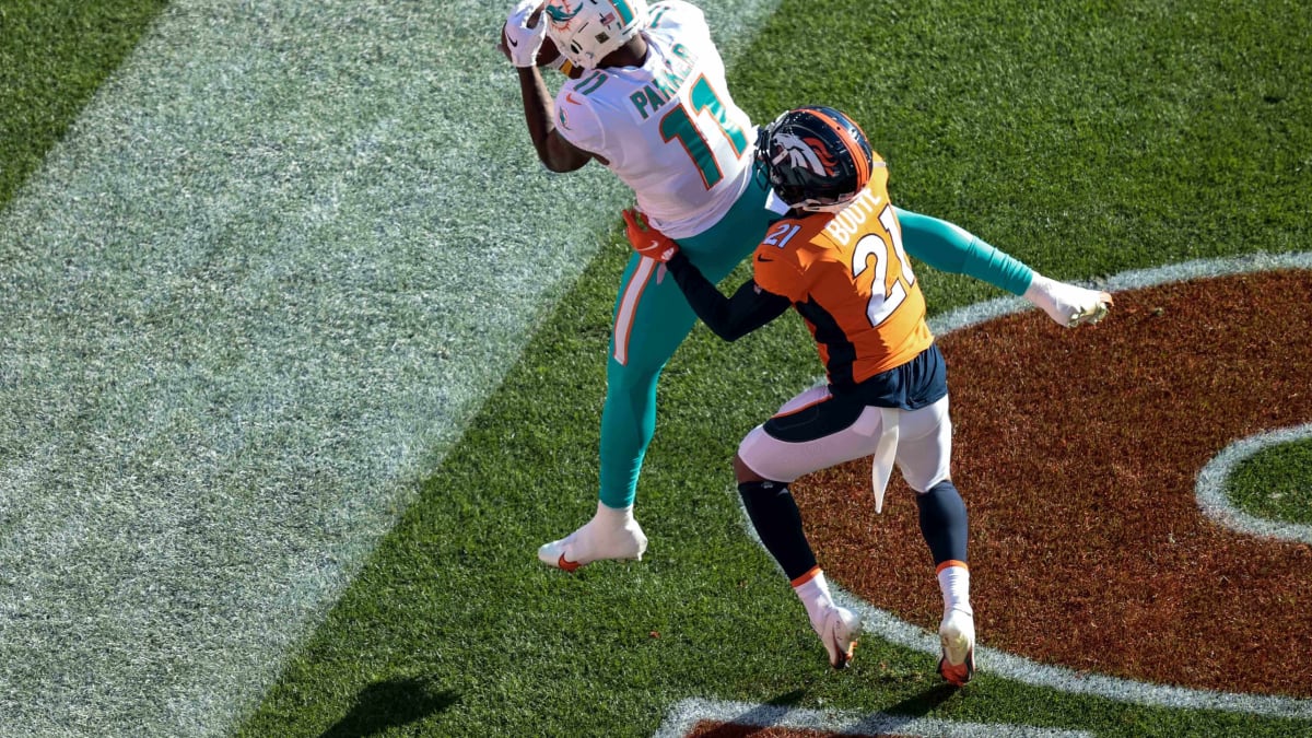 Dolphins' Tyreek Hill Had the Best Response to Likely Fine for Wild Selfie  Backflip Video - Sports Illustrated