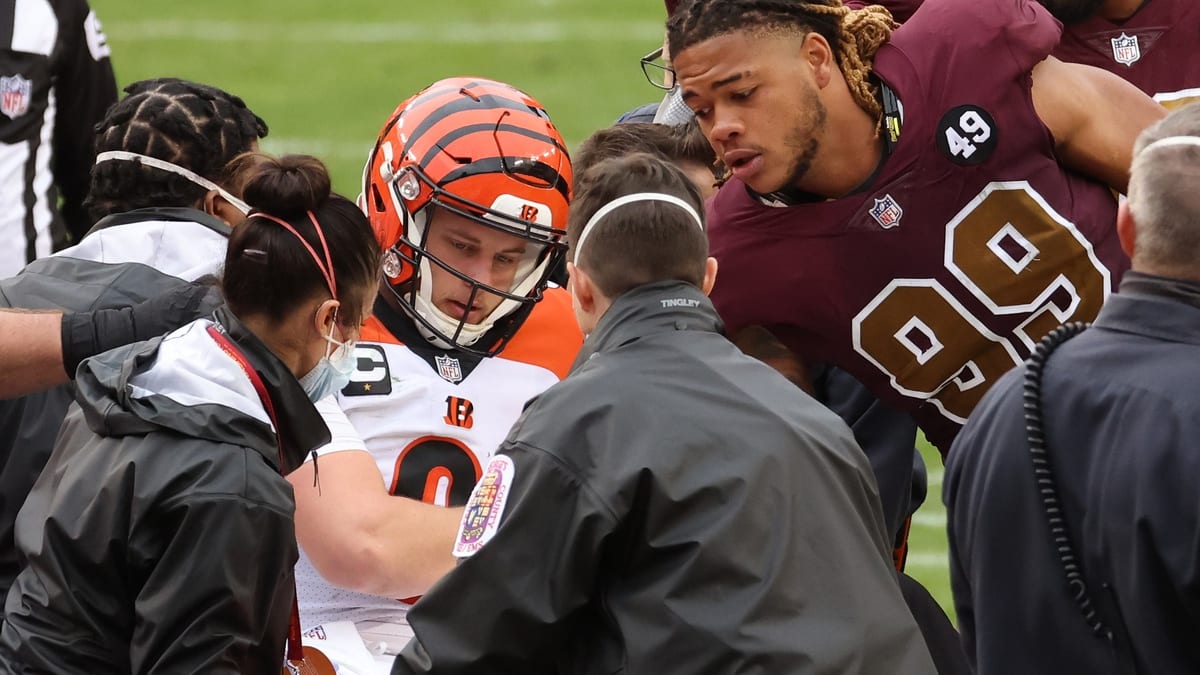 November 22, 2020: Washington Football Team defensive end Chase Young (99)  and defensive tackle Jonathan Allen (93) bring down Cincinnati Bengals  quarterback Joe Burrow (9) during the NFL Game between the Cincinnati