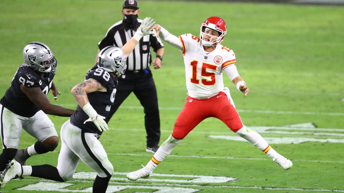 Tom Brady and Patrick Mahomes 'contrast in styles' analysed ahead