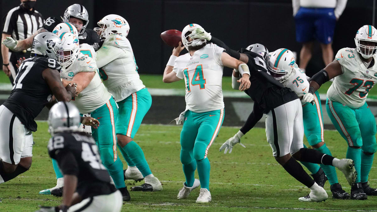 Dolphins' defense shines in 70-20 blowout win over Broncos