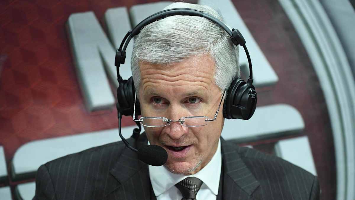 Mike Breen Reveals His Wife Saved Signed Kobe Bryant Jersey From Fire - The  Spun: What's Trending In The Sports World Today