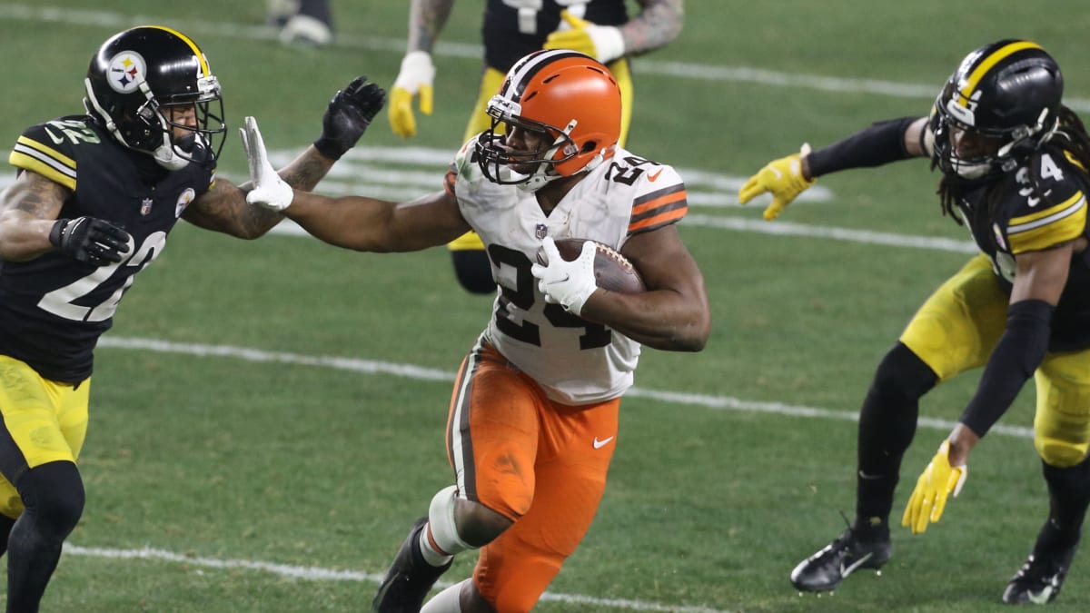 Bulldogs In The NFL - Image 18: Cleveland Browns running back Nick Chubb  (24) rushes during the first half of an NFL football game against the Buffalo  Bills, Sunday, Nov. 10, 2019