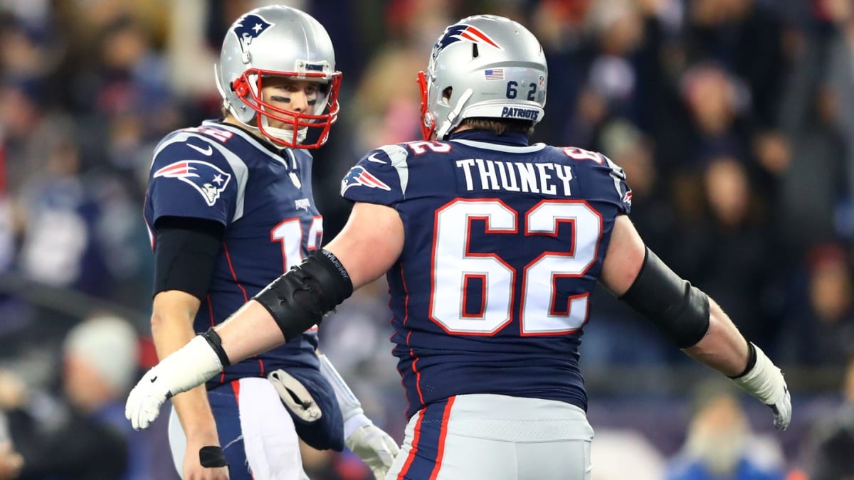 Patriots' Joe Thuney makes seamless transition to center in win