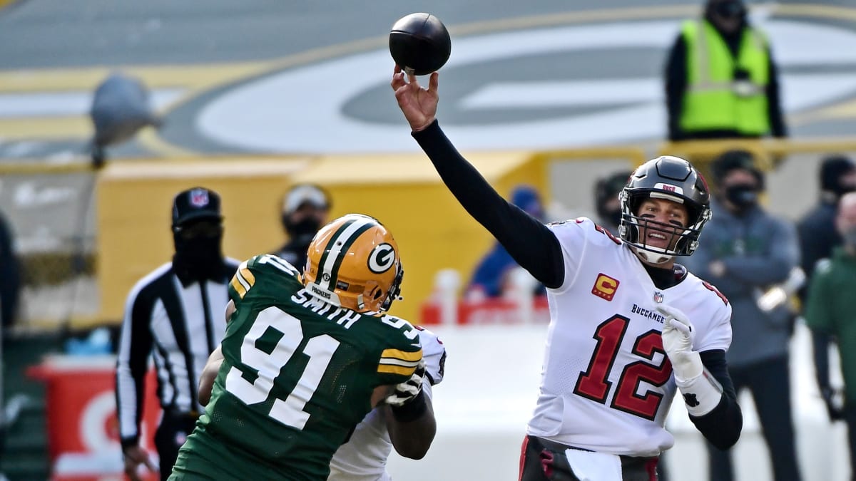 Tom Brady, Buccaneers end first half vs Packers with last-second TD -  Sports Illustrated