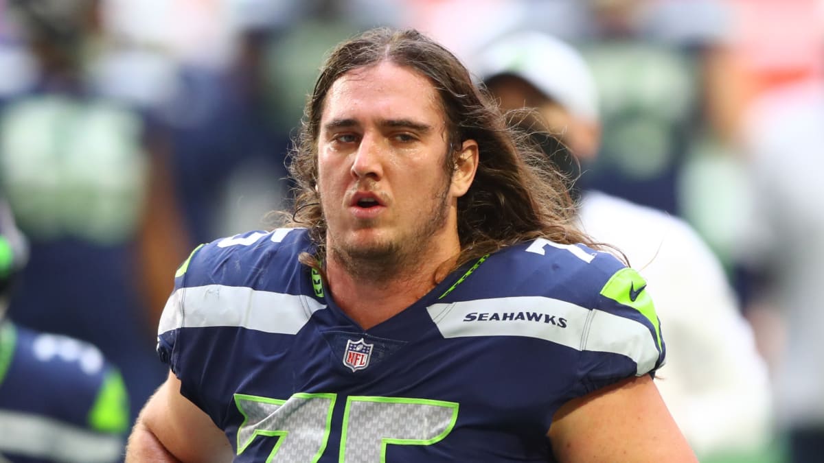 Seahawks' Chad Wheeler Horrifically Chokes His GF For Not “Bowing